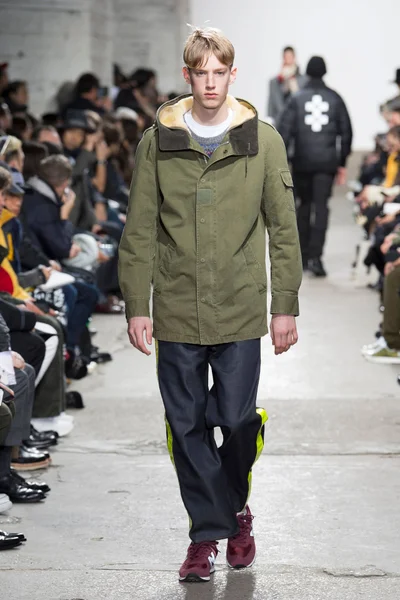 Look 15